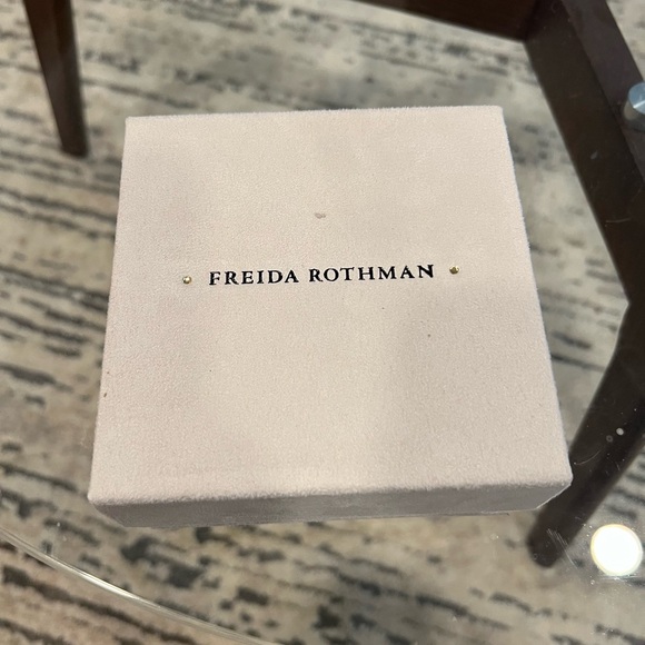 Freida Rothman Strength Bracelet - Picture 6 of 12